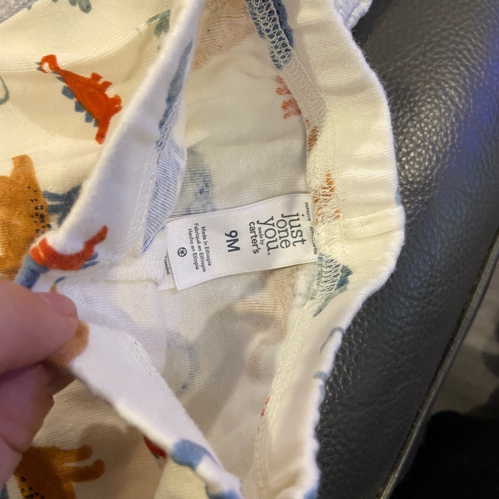 4 leggings , size 9 months excellent condition.
